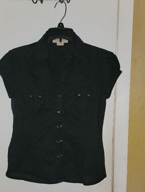 MICHAEL Michael Kors Black Short-Sleeve Button Down Shirt with Chest Pockets